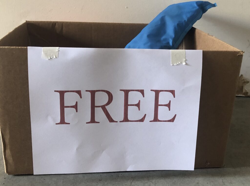 FREEと書いたFree boxです。