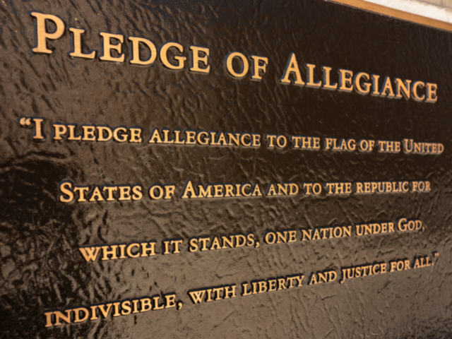 Pledge of Allegianceの全文が載っている画像です。