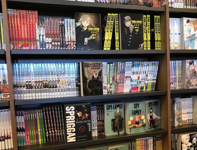 Barnes and Nobleのコミック売り場には、日本のコミックの英語版がドンと並んでいます。