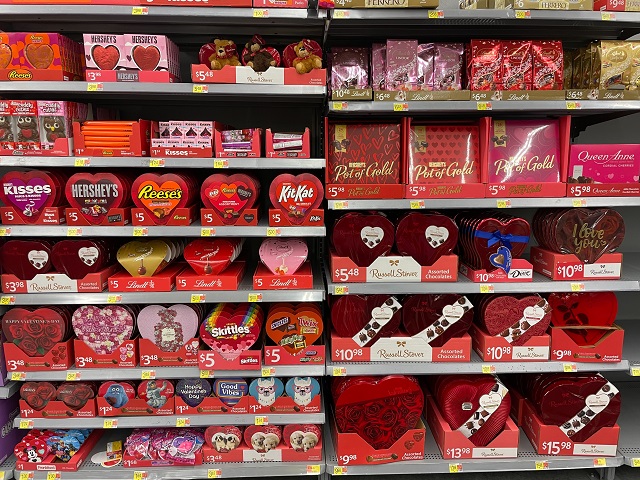 バラマキ用のお菓子ではないバレンタイン用の商品も沢山ありますね。