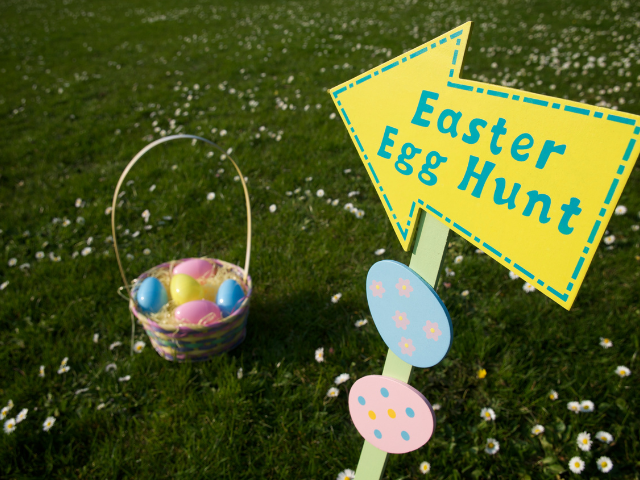 Easter egg hunt の看板写真。