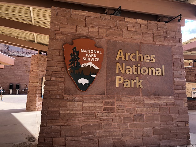 アーチーズ国立公園のビジターセンターにある看板です。