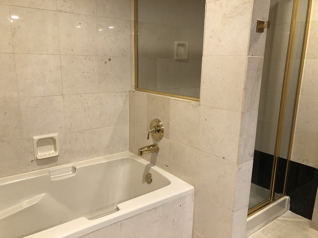 ルクソールホテルのバスルームを撮影