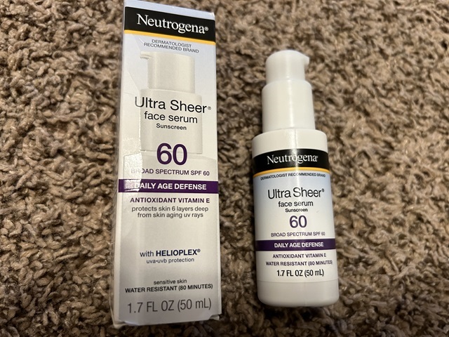 Neutrogena Ultra Sheer Moisturizing Face Serum with Vitamin E & SPF 60の写真