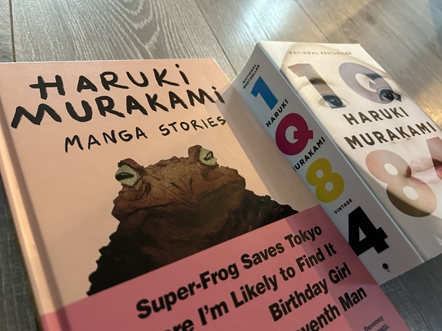 英語版１Q84と分厚さを比較してみた。